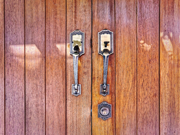 近景复古木门把手图片下载