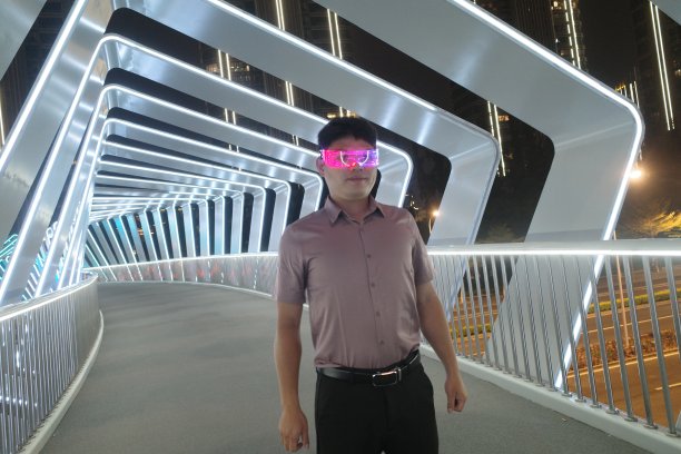 AR眼镜虚拟游戏体验与元宇宙概念图片下载