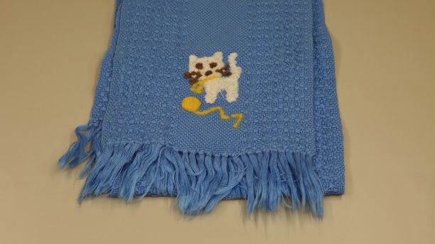 孩子们色彩鲜艳的衣服图片下载