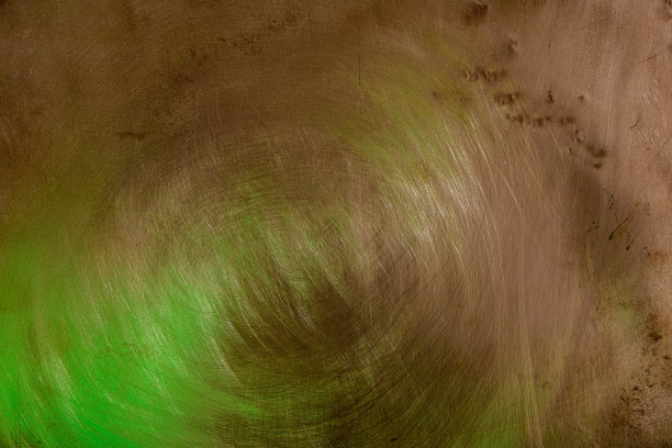 铜表面具有明亮的绿色反射颜色。图片下载