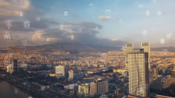 全球互联和互联网网络化现代化的智慧城市。未来5G无线数字连接和社交媒体网络的概念。图片下载