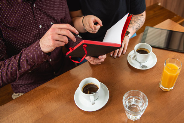 夫妻喝咖啡图片下载