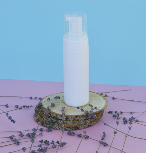 化妆品皮肤护理产品的模型。生态有机化妆品的概念与天然提取物。图片下载