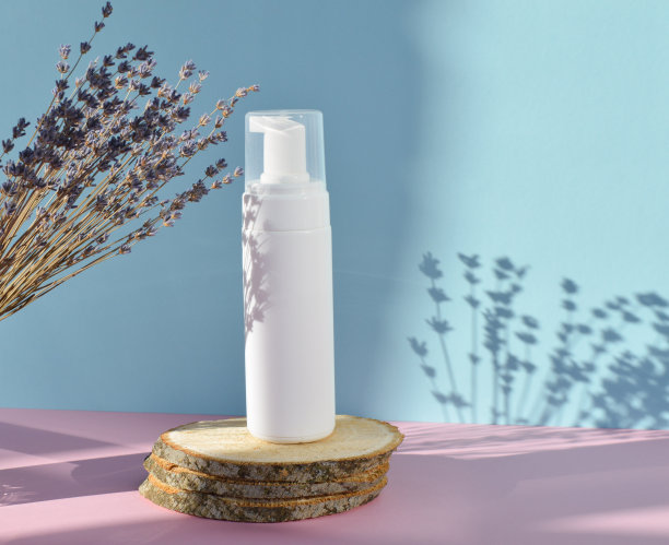 化妆品皮肤护理产品的模型。生态有机化妆品的概念与天然提取物。图片下载