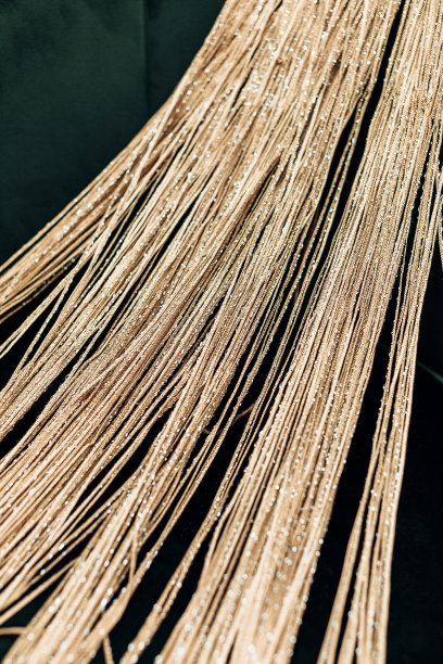 窗帘线如金色雨图片下载