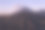 早晨，塞梅鲁山戴着美丽的云冠图片下载