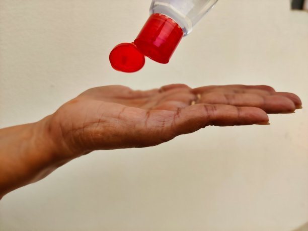 用洗手液洗手的照片图片下载