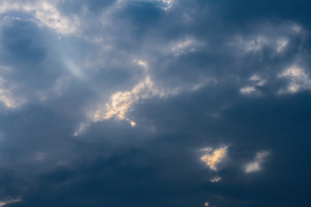 晴朗的天空云彩图片下载