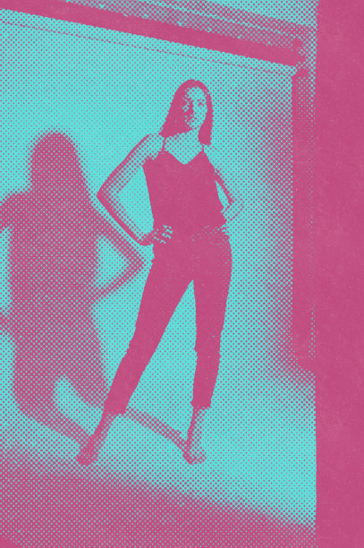 女性时尚工作室肖像在半色调模式图片下载