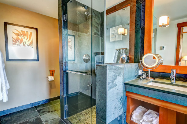 在不列颠哥伦比亚省托非诺的威克尼什酒店和度假村的客房里的乡村浴室图片下载