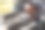 一辆卡车的柴油发动机、变速箱和传动系统暴露在驾驶室后面图片下载