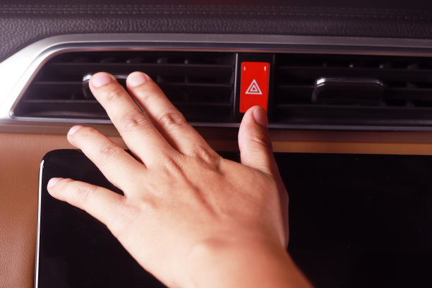 汽车冷却控制按钮，聚焦手图片下载