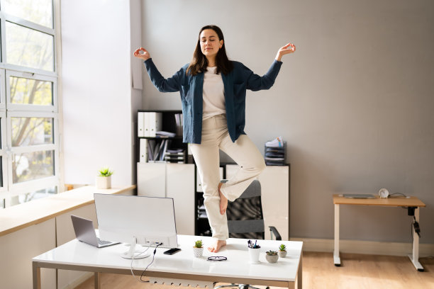 办公室瑜伽冥想图片下载