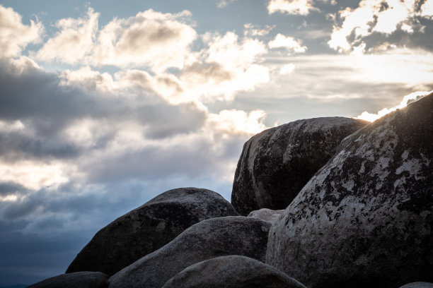 沙港的巨石图片下载
