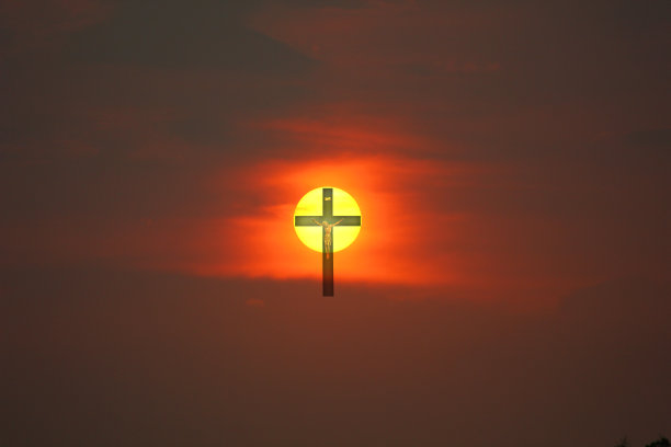 耶稣受难与戏剧性的天空抽象色彩自然背景图片下载