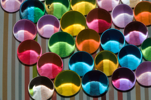 彩色未来玻璃球彩色复古背景，创意生动的设计墙纸图片下载