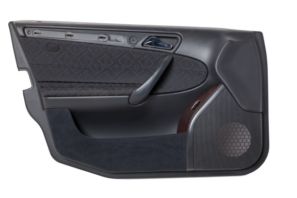 车门装饰与黑色织物内饰上的白色孤立的背景，维修和更换的汽车服务。备件目录图片下载