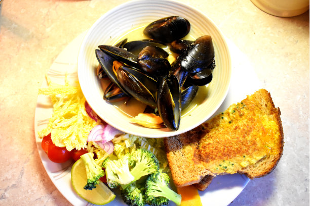 有机蔬菜贻贝配菜，在家轻松烹饪，健康美味。图片下载