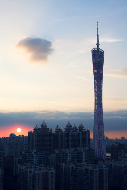 Canton Tower at sunset in the Haizhu (海珠区) District, Guangzhou, China图片下载