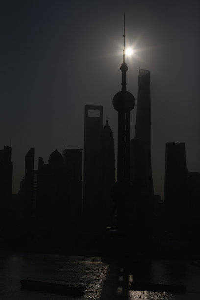 早晨的上海浦东新区的摩天大楼，东方明珠塔，上海环球金融中心，上海中心大厦和金茂大厦图片下载