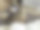 蹒跚学步的女孩与母亲的笔记本图片下载