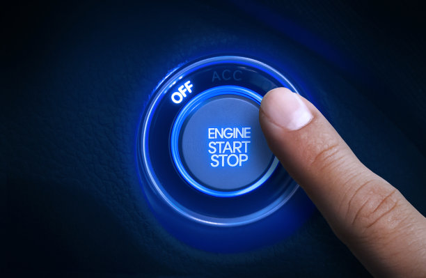 汽车发动机启动停止按钮，手指按下图片下载
