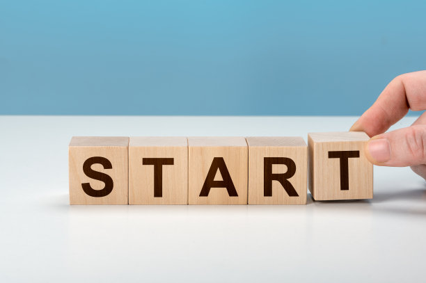 带有START字的木块。开始，开始，新的职业或新的业务，开始成功或心态的概念。创业，网络营销，目标和目标计划图片下载
