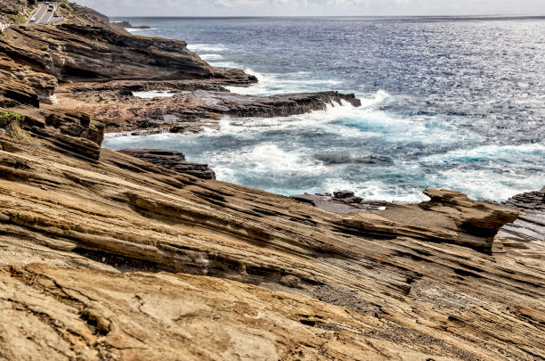 在Lānaʻi瞭望瓦胡岛以熔岩管为特色的风景图片下载