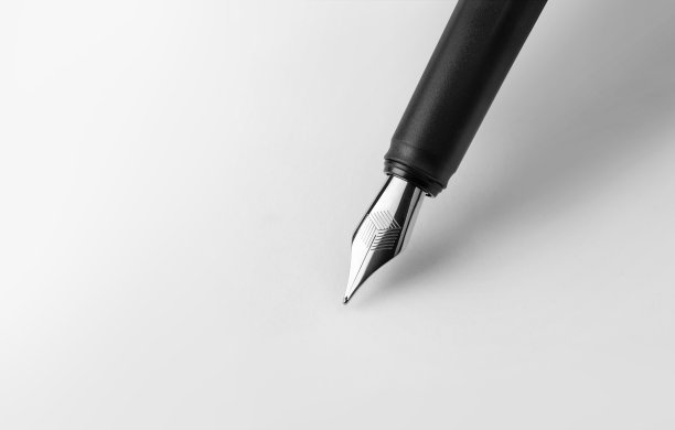 丢失钢笔在白纸上的纹理背景。黑色钢尖。图片下载