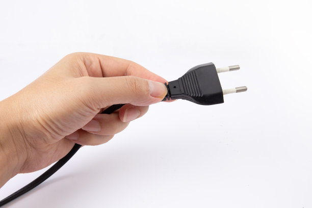 手持电源插头欧洲(C型，2引脚)，隔离在白色背景上图片下载