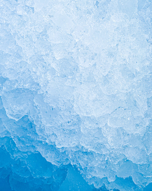 冰的背景，在炎热的日子里，冰块给人以清新的感觉，在夏天，冰是不可缺少的。这会帮助你恢复精力，让你感觉良好。图片下载