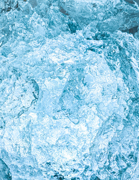 冰的背景，在炎热的日子里，冰块给人以清新的感觉，在夏天，冰是不可缺少的。这会帮助你恢复精力，让你感觉良好。图片下载