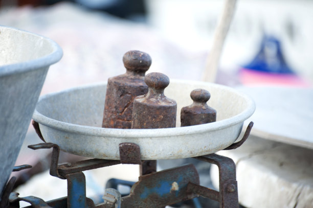 旧的金属天平图片下载