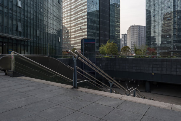 商业区现代建筑的立面图片下载