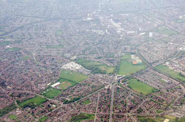 伦敦南部Carshalton的St Helier医院鸟瞰图图片下载