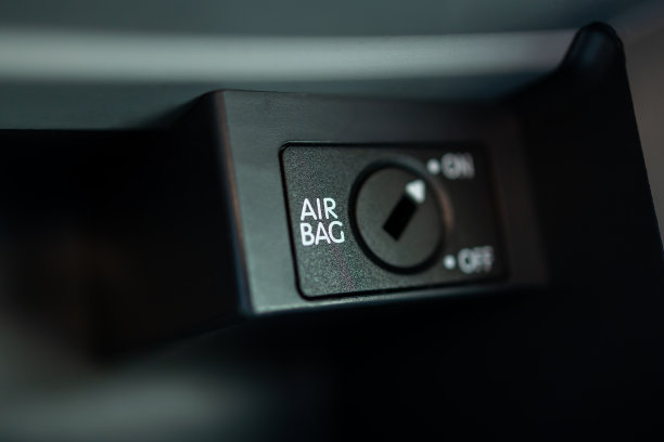 汽车安全气囊乘客锁系统关闭。现代汽车安全设备。概念图片下载