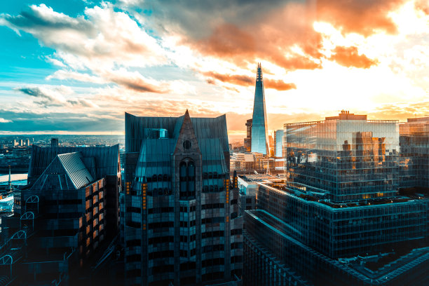 鸟瞰伦敦与碎片和泰晤士河图片下载