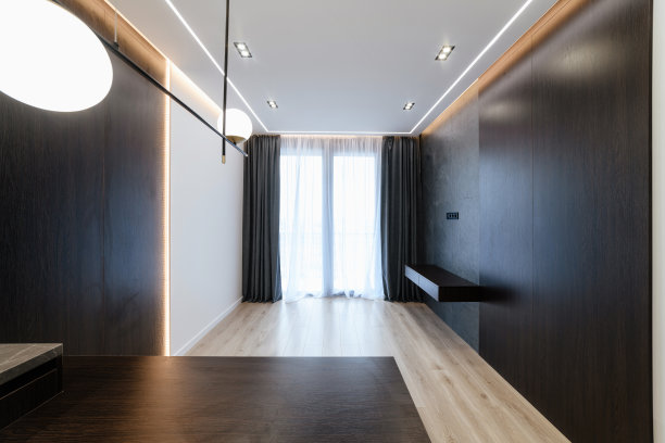 新房子内部的一个房间的照片，有深色和浅色的墙壁图片下载
