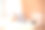 白色的桌子上放着一杯新鲜的茶，笔记本电脑，笔记本电脑和智能手机。远程工作。图片下载