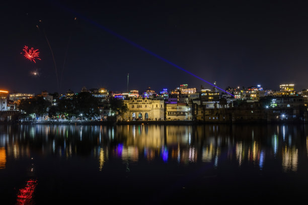 乌代普尔市夜晚灯火通明图片下载
