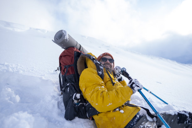 人旅行冒险图片下载