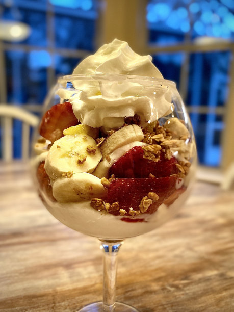 一个装载的水果冻糕图片下载