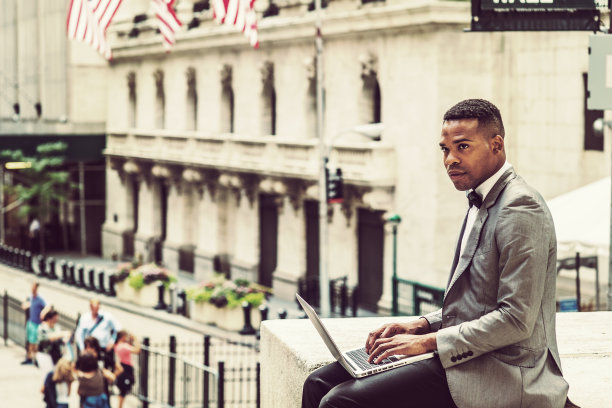 非洲裔美国商人，在纽约工作。图片下载