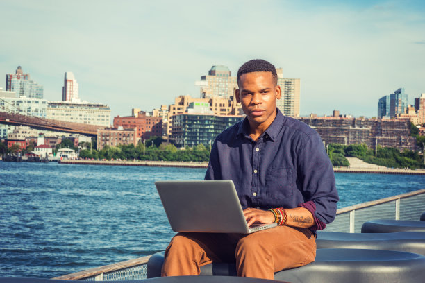 非洲裔美国商人，在纽约工作图片下载