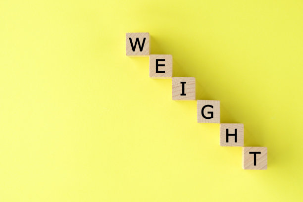 带有“WEIGHT”文字和饮食图片的木块图片下载