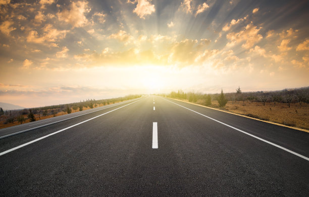 笔直的沥青空路图片下载