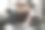 去理发店。年轻型男，商人做时尚发型。理发师、发型师、发型师用吹风机吹、吹头发，顾客和顾客坐在黑色的男士美容沙龙里，椅子上盖着一件披风图片下载