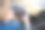 保险代理人或调查员在汽车被纵火后用智能手机拍照图片下载