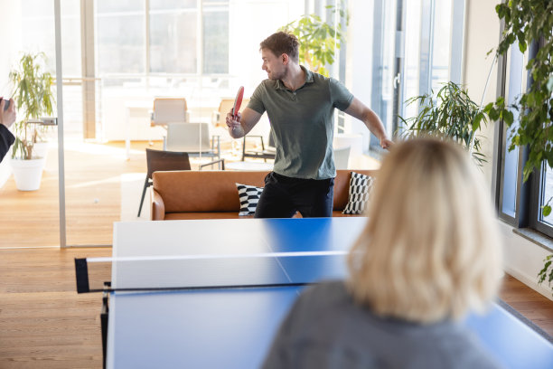 商人在比赛中丢了一分后很生气图片下载