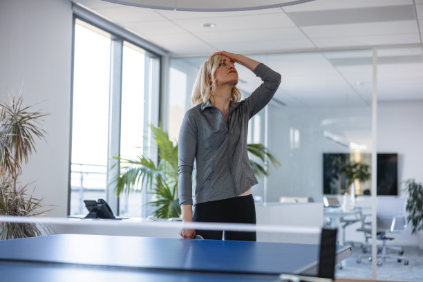 运动员在输了一场比赛后很伤心图片下载